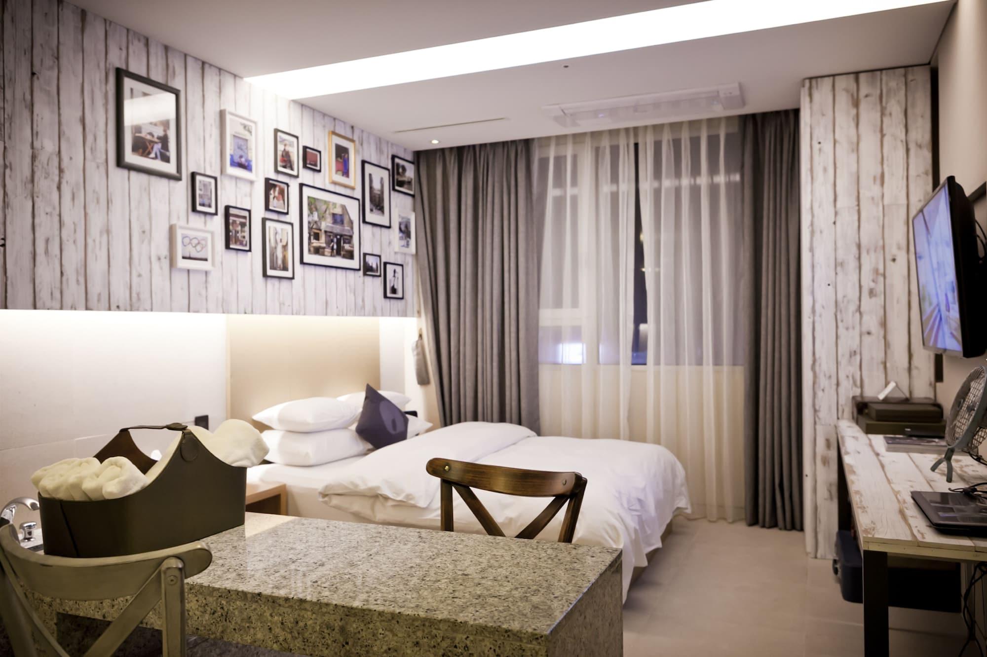 Hotel The Designers Hongdae Сеул Екстериор снимка