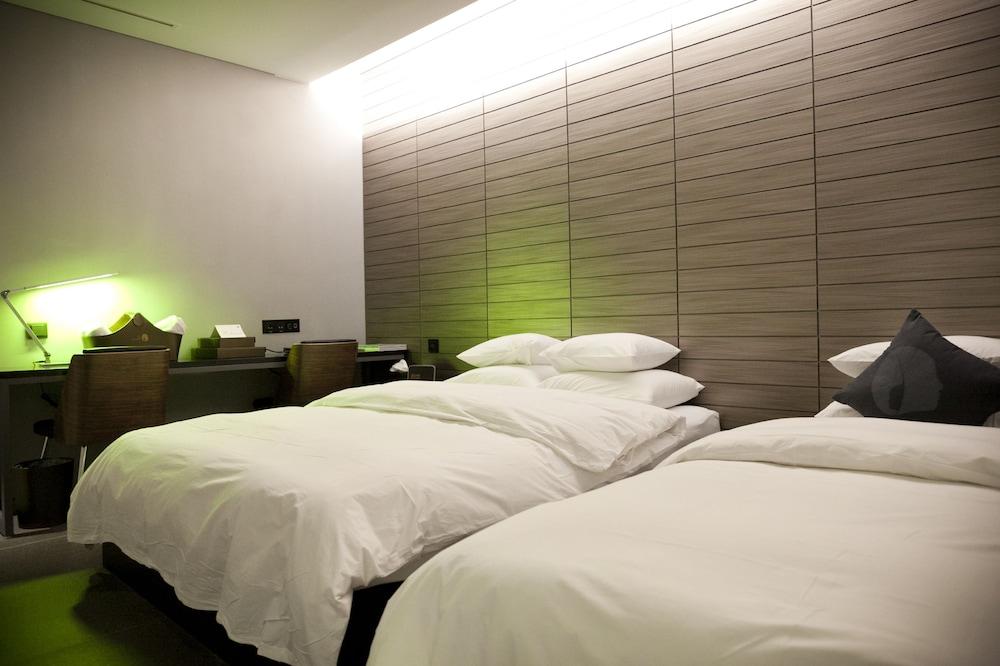 Hotel The Designers Hongdae Сеул Екстериор снимка