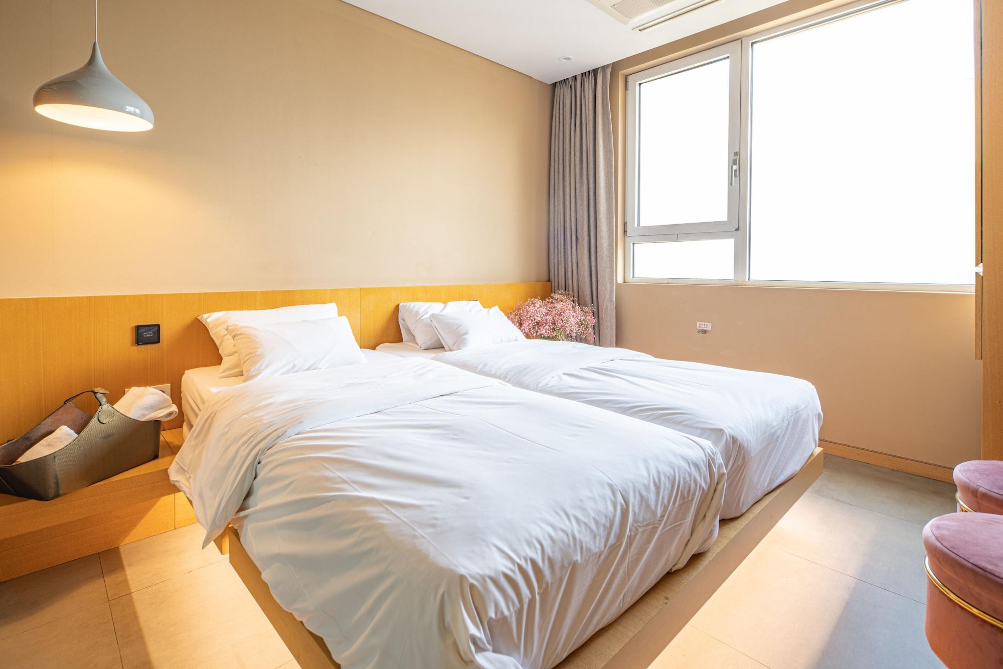 Hotel The Designers Hongdae Сеул Екстериор снимка