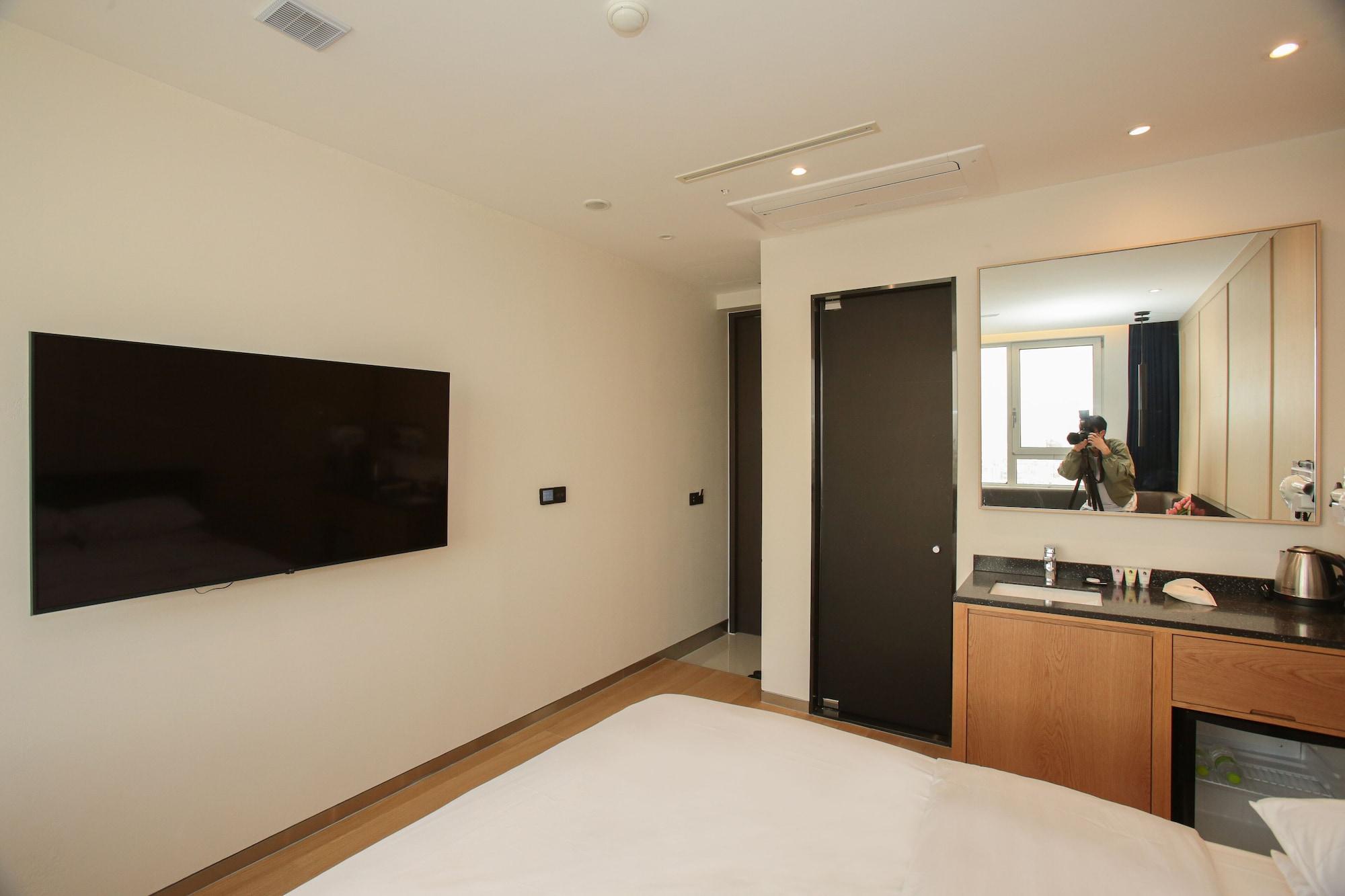 Hotel The Designers Hongdae Сеул Екстериор снимка