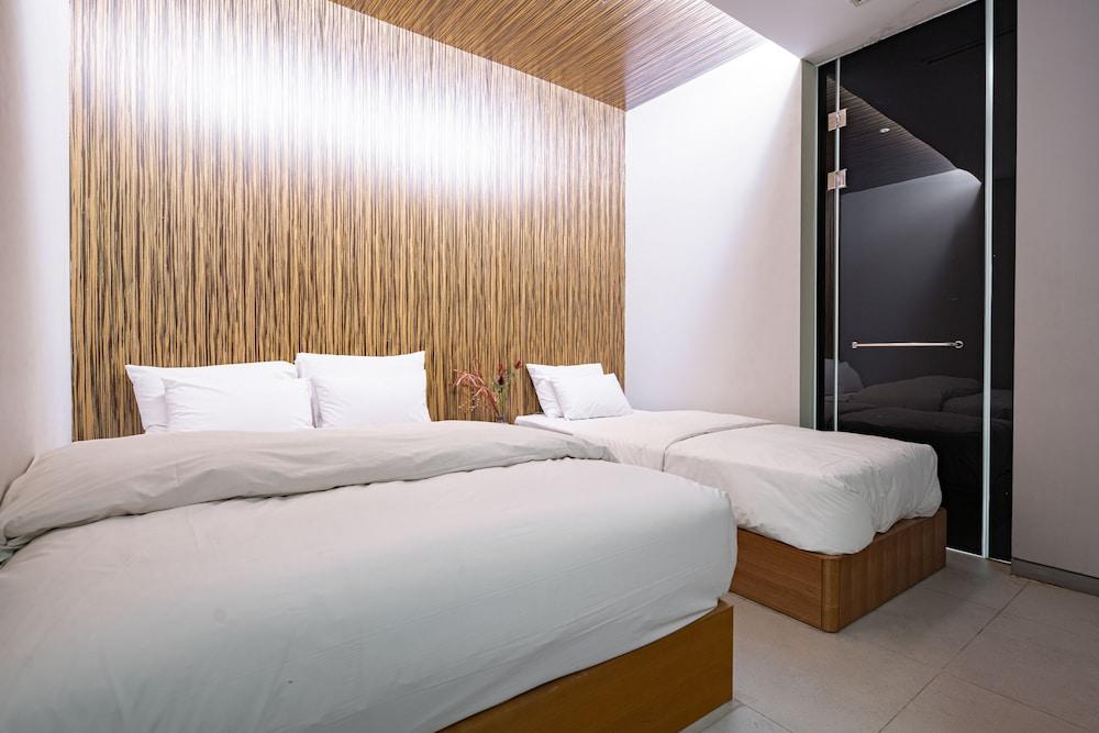 Hotel The Designers Hongdae Сеул Екстериор снимка