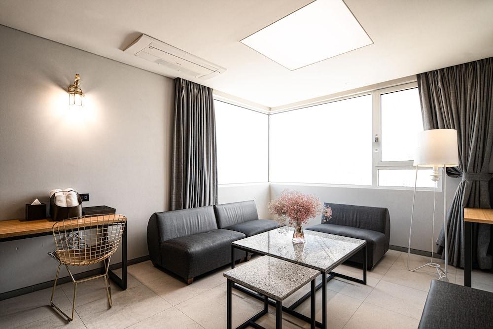 Hotel The Designers Hongdae Сеул Екстериор снимка