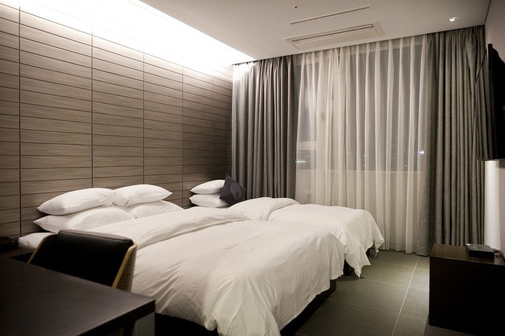 Hotel The Designers Hongdae Сеул Екстериор снимка